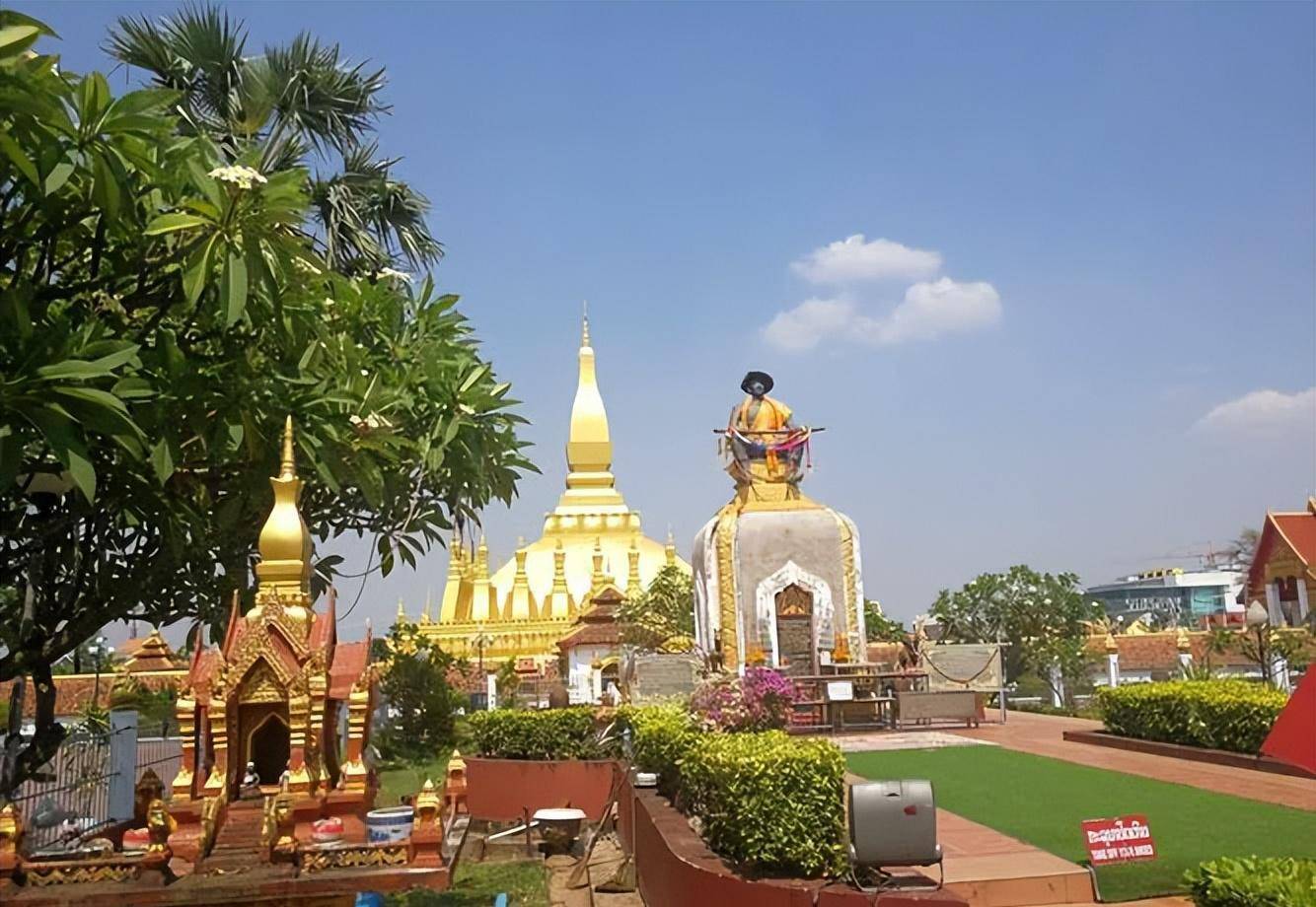 老挝矿产资源丰富,经济落后风景优美,凯旋门塔銮壮观,旅游胜地