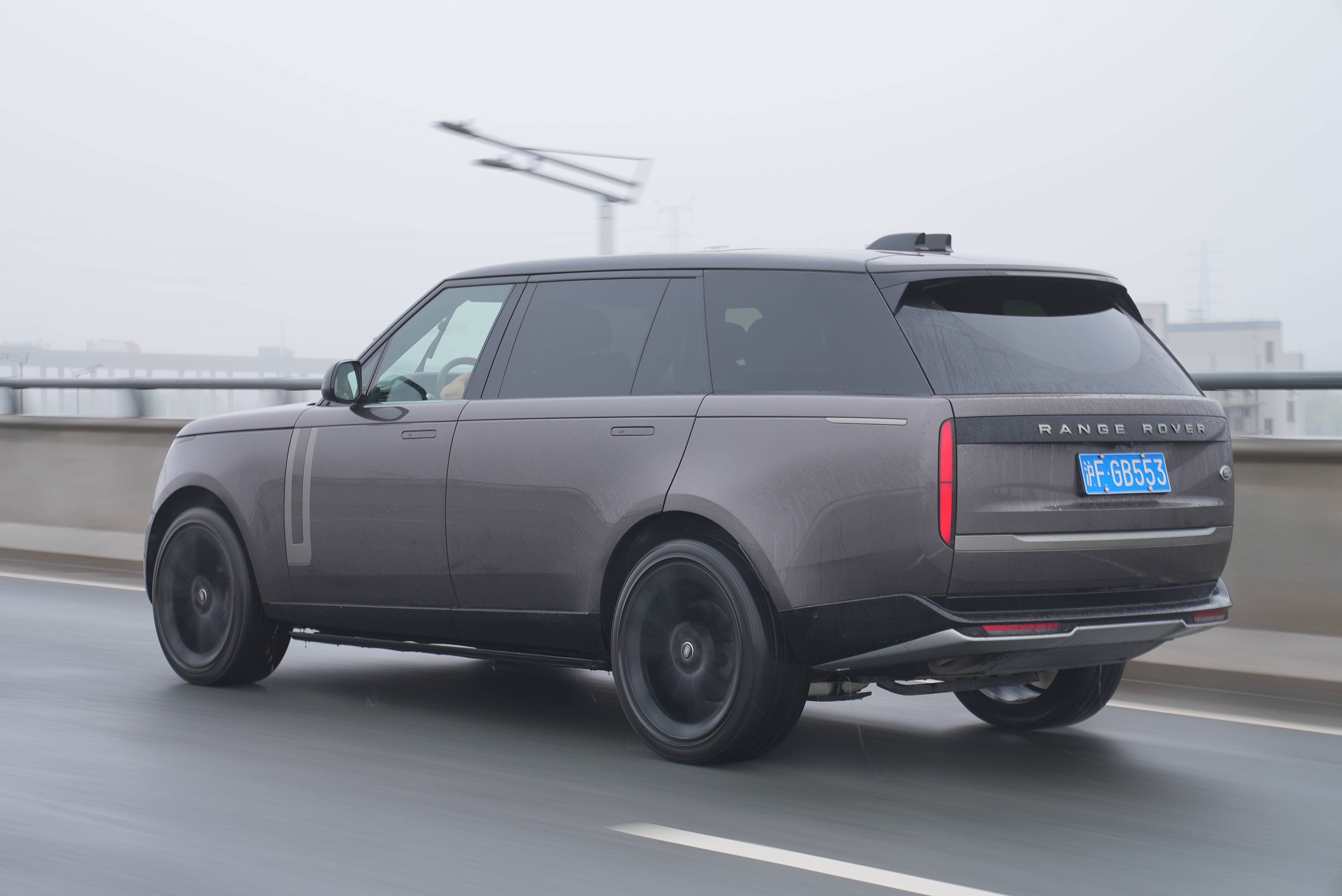 自信的泉源,试驾成功人士的座驾—路虎揽胜_搜狐汽车_搜狐网