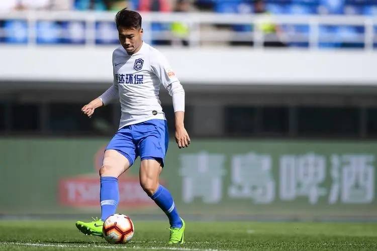 前提就是对事不对人,要专注在足球比赛,不能对人进行攻击,杨帆这个