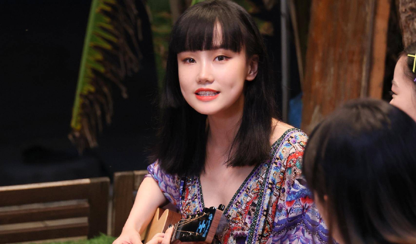 34岁的黄龄刚被曝光恋情,就被男方前妻实锤是小三,当事人已闭麦_胡洋