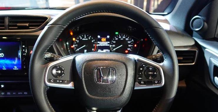 在外观设计方面,全新本田br-v大量借鉴了本田n7x概念车的设计元素