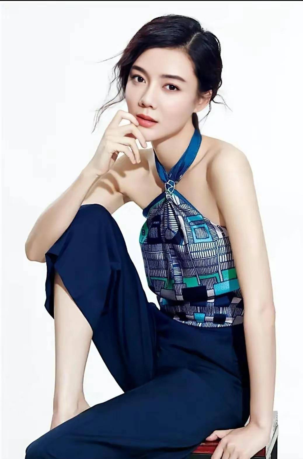 演员车晓:结婚两年后分手,40岁依旧单身,她在追求什么?