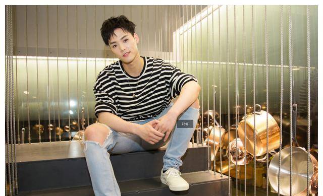 背靠成龙家境殷实,后拍戏被指德不配位,因主持嘴瓢遭全网嘲笑_董又霖