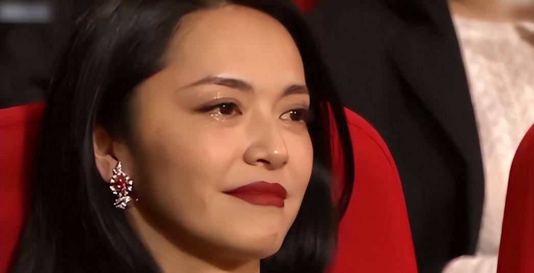 "霸气侧漏"巩俐:惨败白百何错失华表奖,拒绝金马奖让李安成笑话_依扎