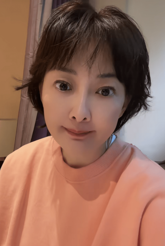 原创49岁牛莉整容失败,脸僵模样大变难认出,评论区沦陷本人发声回应