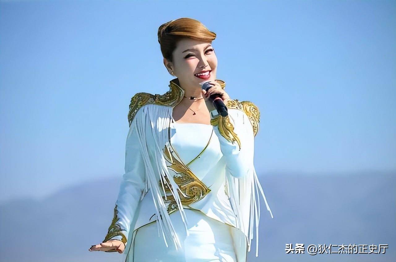 乌兰图雅:凭《套马杆》走红,四次登上舞台,感情不尽人意_杜枫_音乐