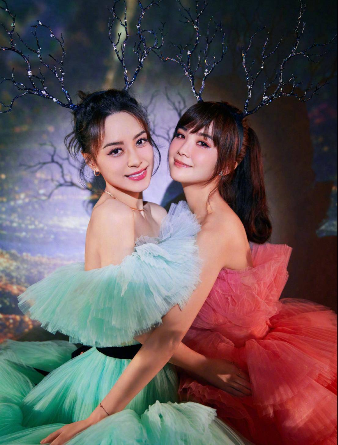 twins推国外制蓝胶碟全球限量秒售罄炒近4倍高价_twins_明爱_歌迷