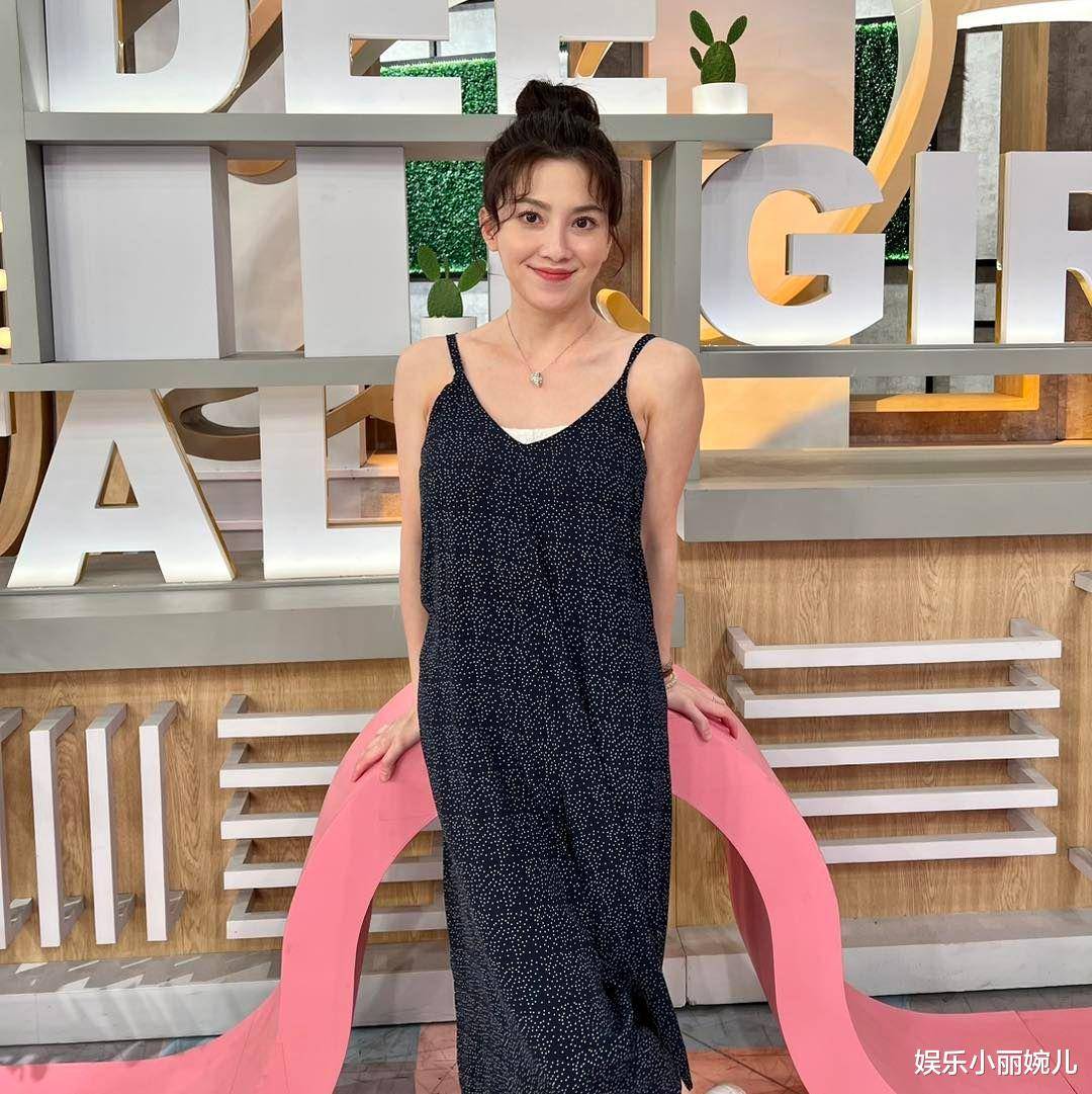 你也快五十了吧"随后叶欣眉表示"女生青春不能等