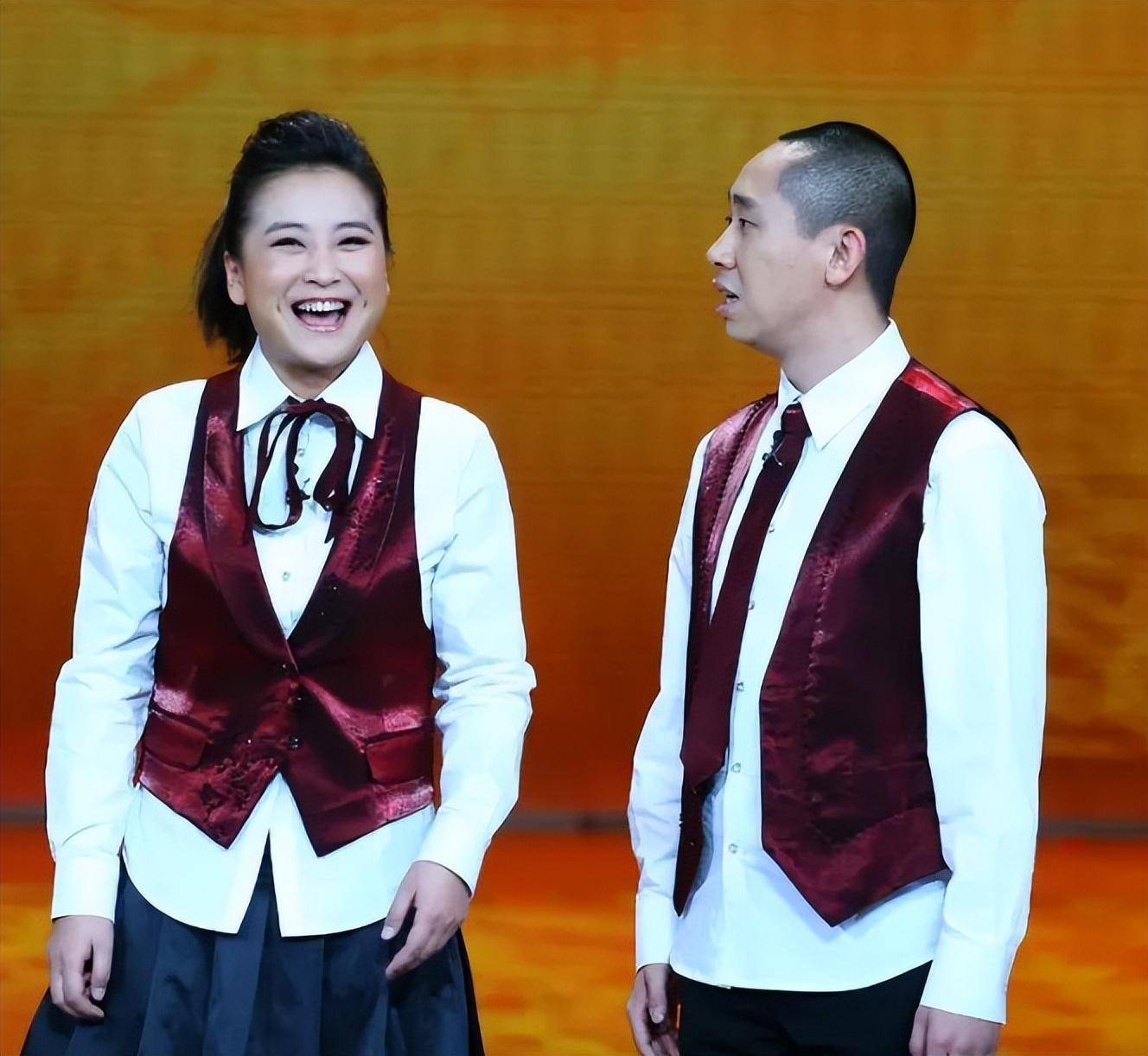 40岁贾玲突然暴瘦50斤,小腹平平,身材回春,网友大喊:快出教程_冯巩