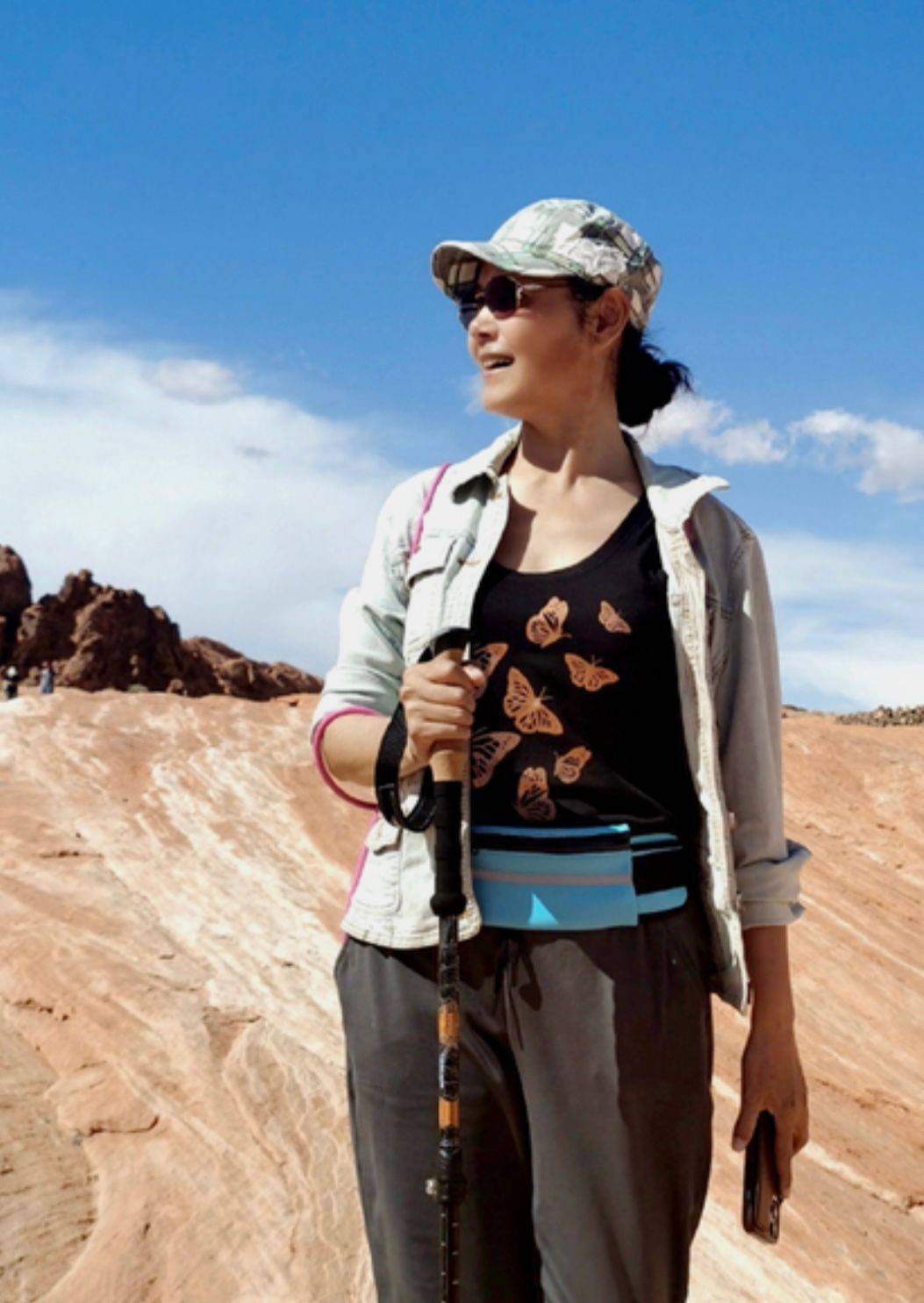 被姜黎黎的老年状态惊艳了:头发盘起,穿衣体面,气质优雅又高级_女性