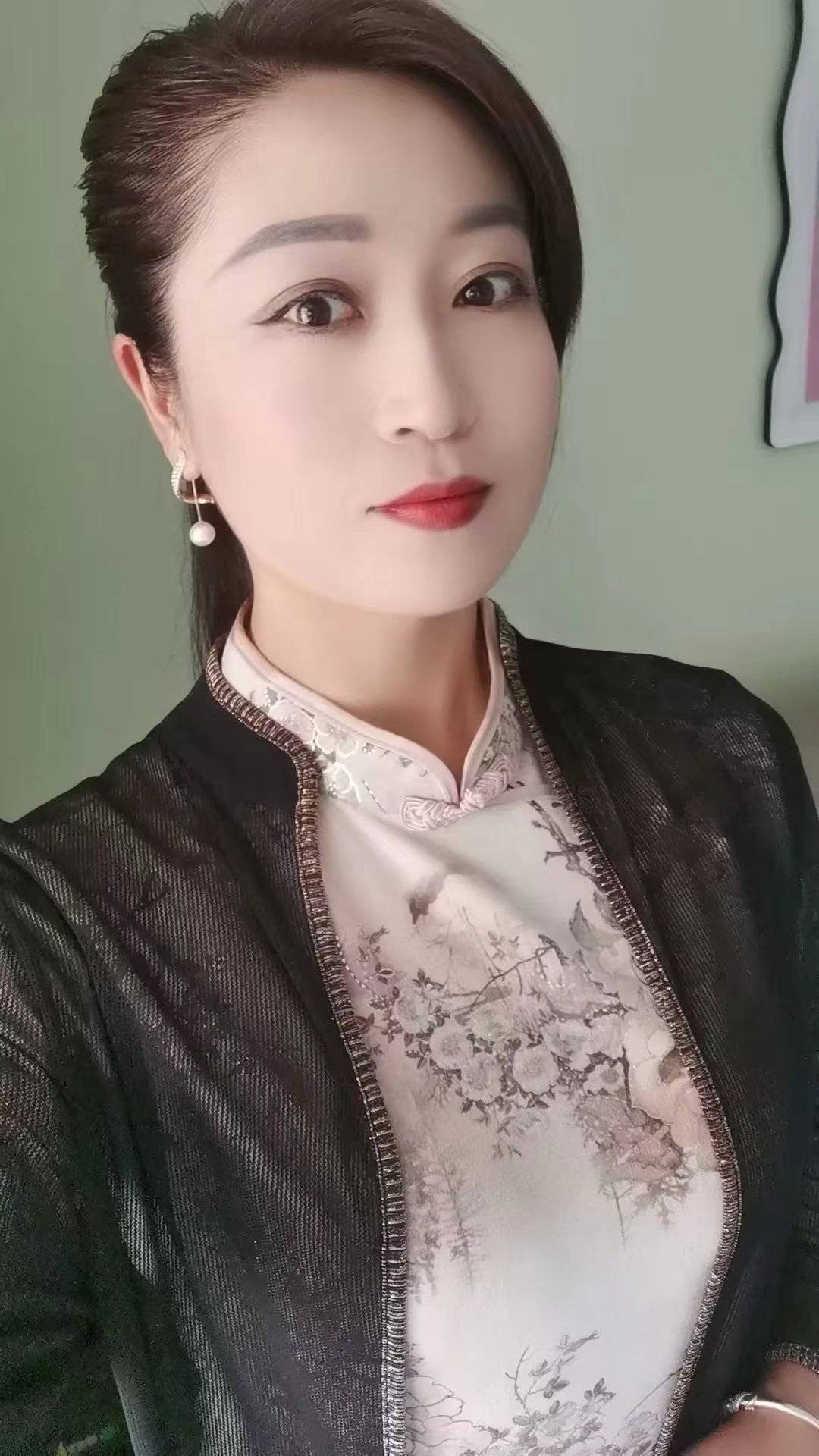 中牟网红"小娜美食"店老板娘段秋娜:积极参与扶贫济困活动,不断奉献