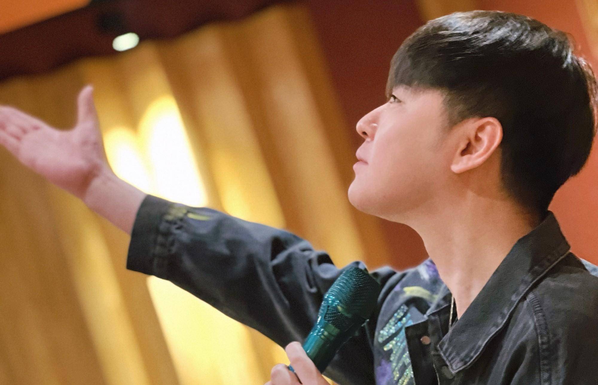 张云雷这个月可真是忙,用郭德纲老师的话说,那真是脚后跟打屁股蛋了.