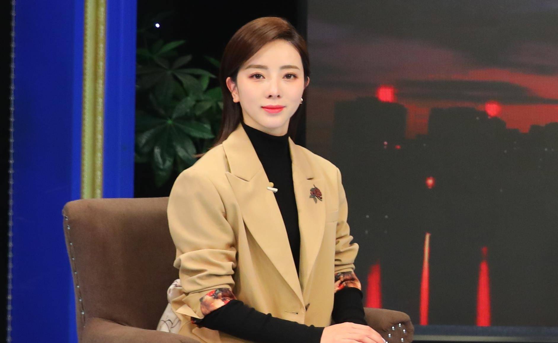 央视主持人李思思确定被弃用,未来发展何去何从?