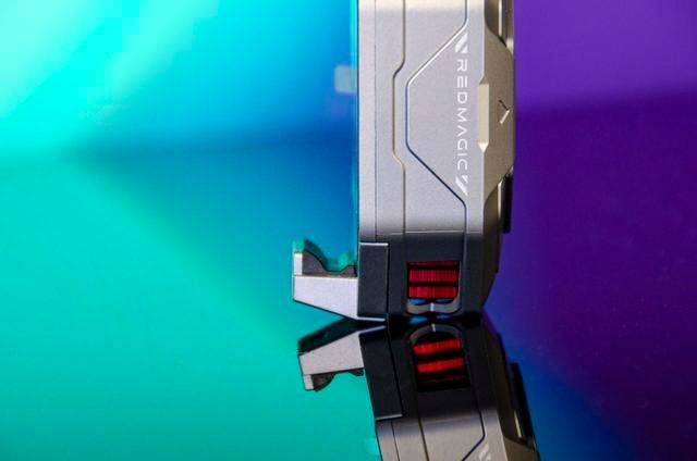 红魔散热器4Pro背夹版:27W强劲散热,夏日手机不再烫手!