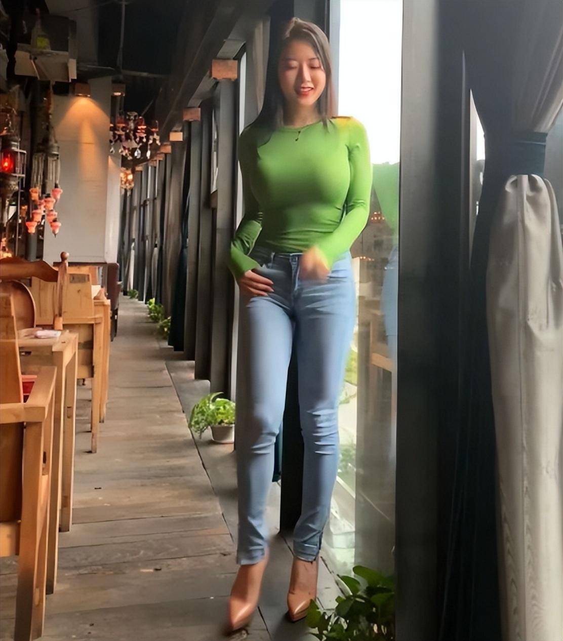 蒋娉婷才是"人间宠儿",穿上牛仔裤那刻,网友:爱了爱了