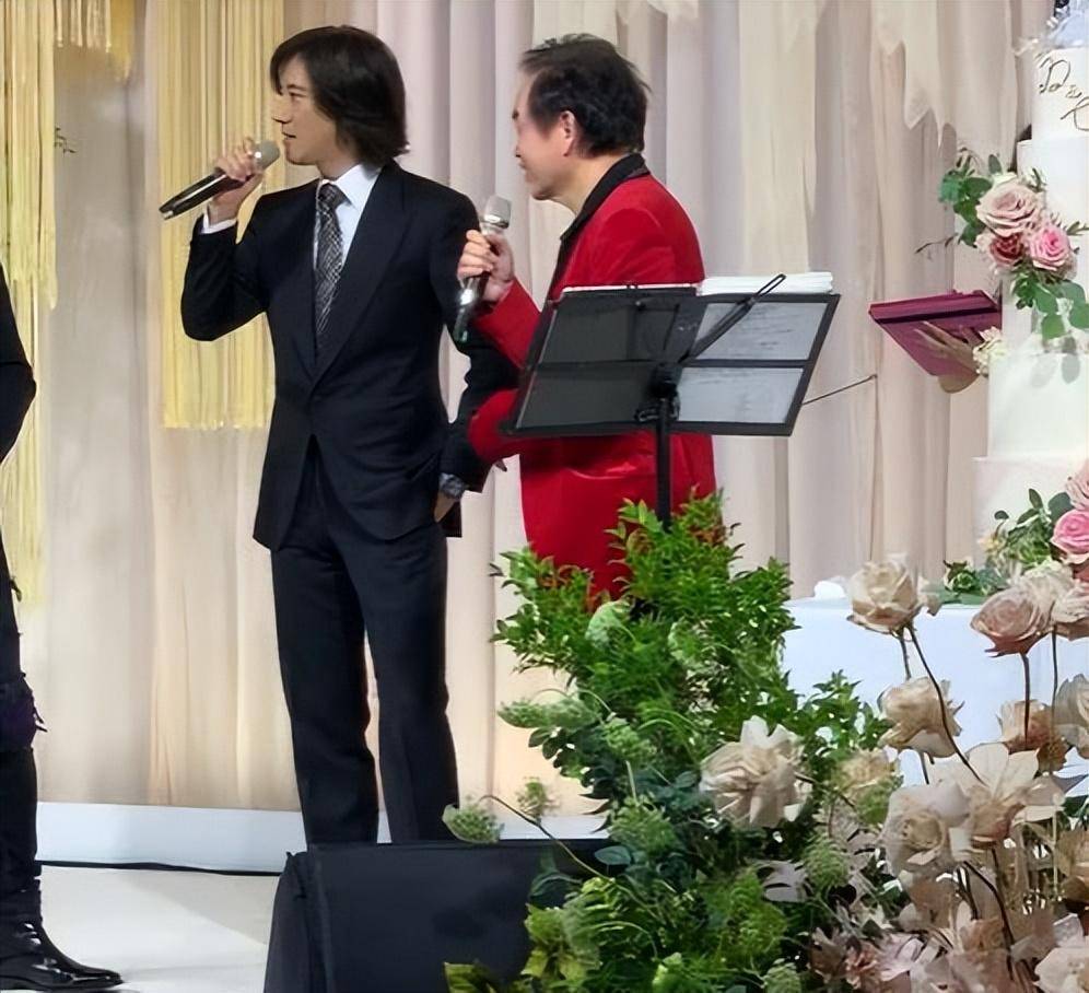 给王力宏递话筒,二女儿三女儿同框比美_陶喆_因为_周杰伦