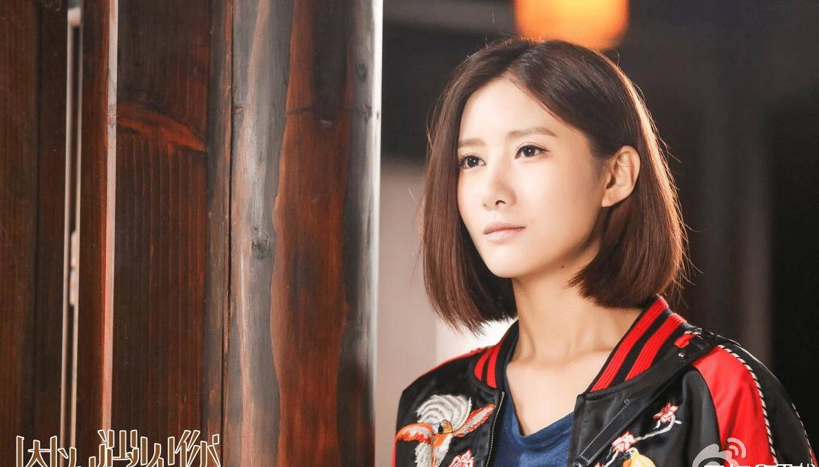 周冬雨是大学同学,23岁因《余罪》成名,参加浪姐发名片被指心酸_吴优