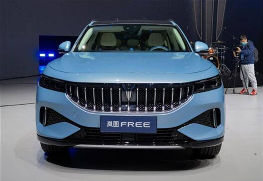 东风版"玛莎拉蒂"亮相,破百4.