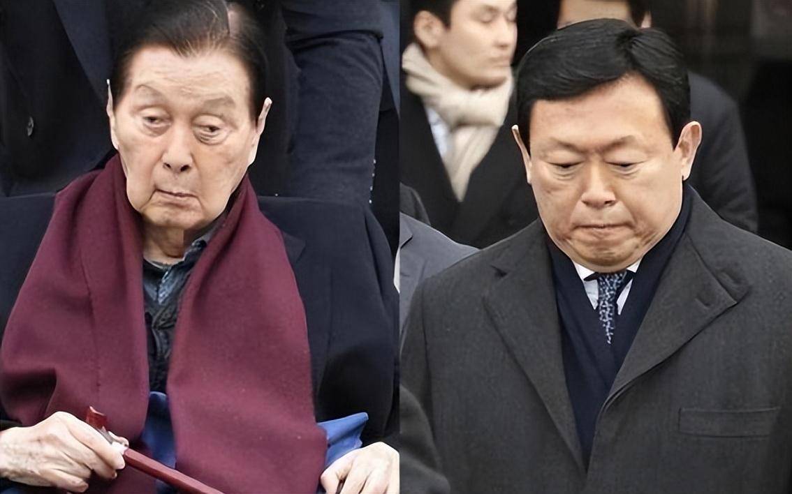 这对父子是国外著名商场乐天集团的负责人,是国外著名的财阀家族之一.