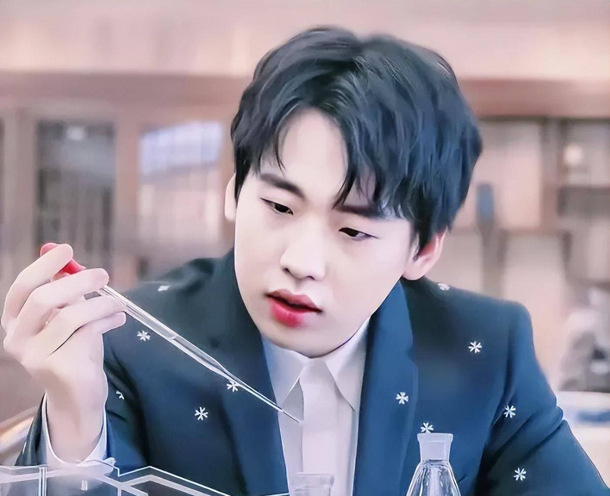 整整二十年,郭麒麟童年的"伤疤",被这部剧给扒得底裤都不剩_郭德纲