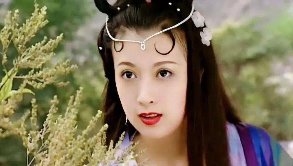 在电视剧《走过柳源》里,金巧巧饰演的"夏莲"演技很在线,提名了金鹰奖