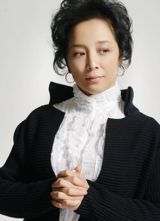 著名演员吕凉:父亲母亲先后早逝,北方汉子当上海女婿幸福吗?