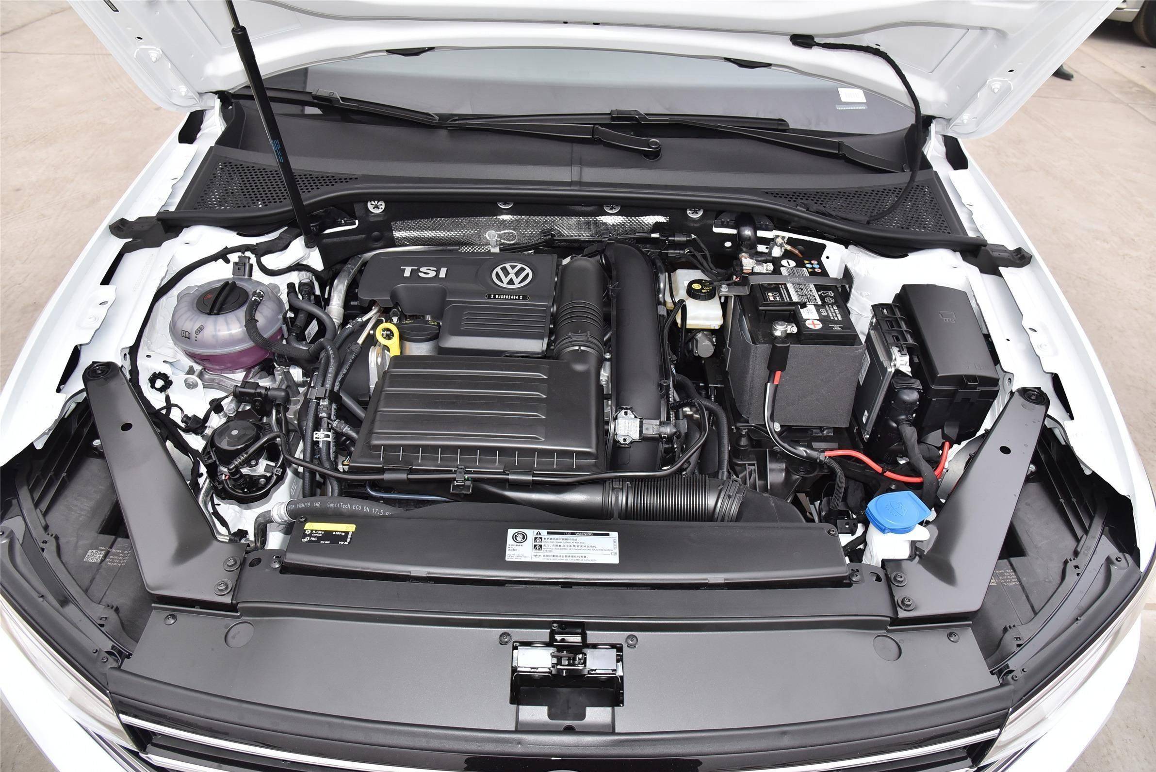 它搭载了全新的第四代ea888发动机,拥有出色的性能和燃油经济性.