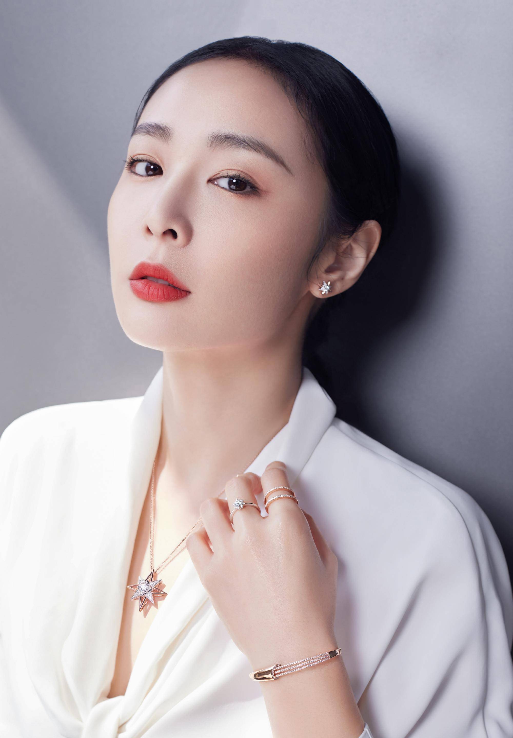 高叶女神造型写真!犹如春日里那一抹暖光!_气质_高峰期_事业