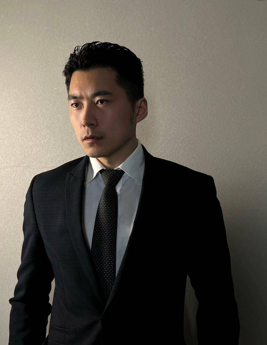 中年男人:劝你尽量别留这3种"发型",显老油腻,颜值高也白搭_头发_魅力