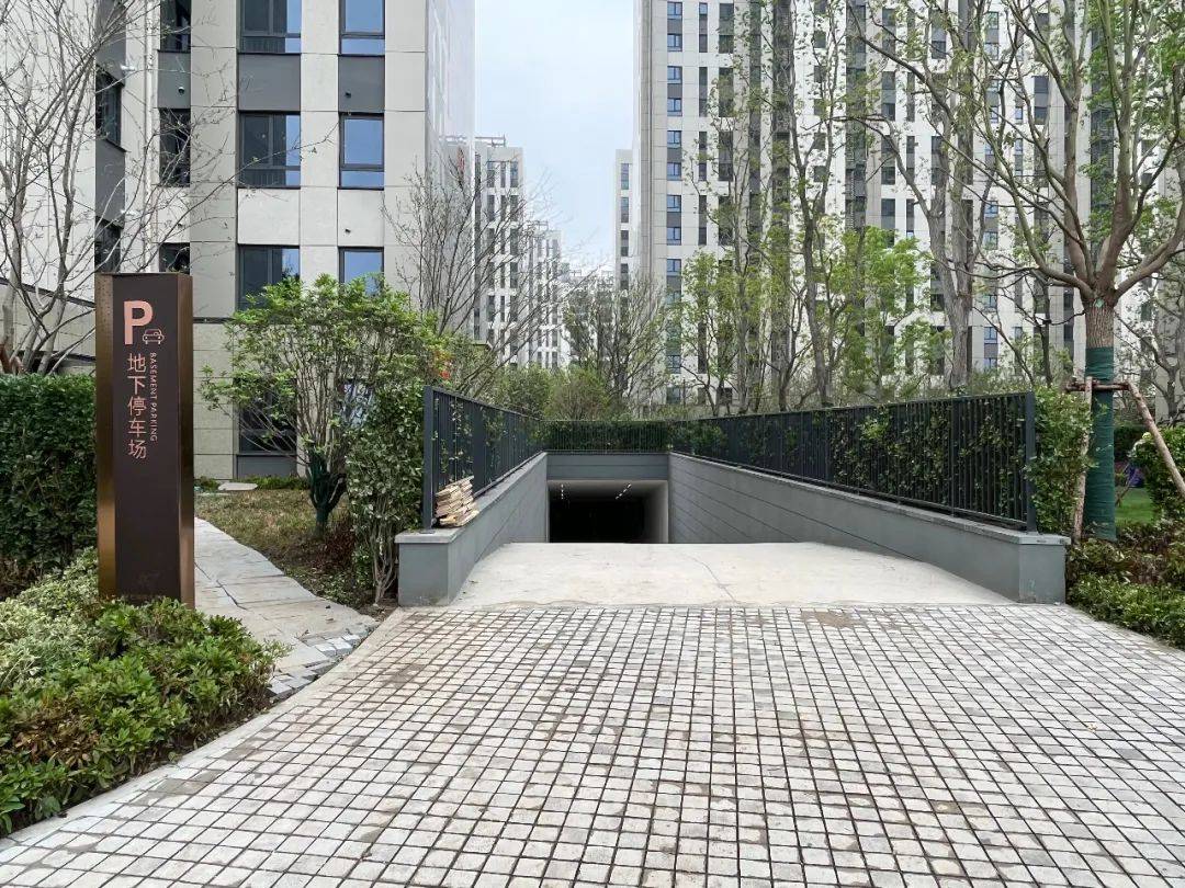 麒麟仁恒交付在即,配称标杆吗?_玻璃_星徽_城市