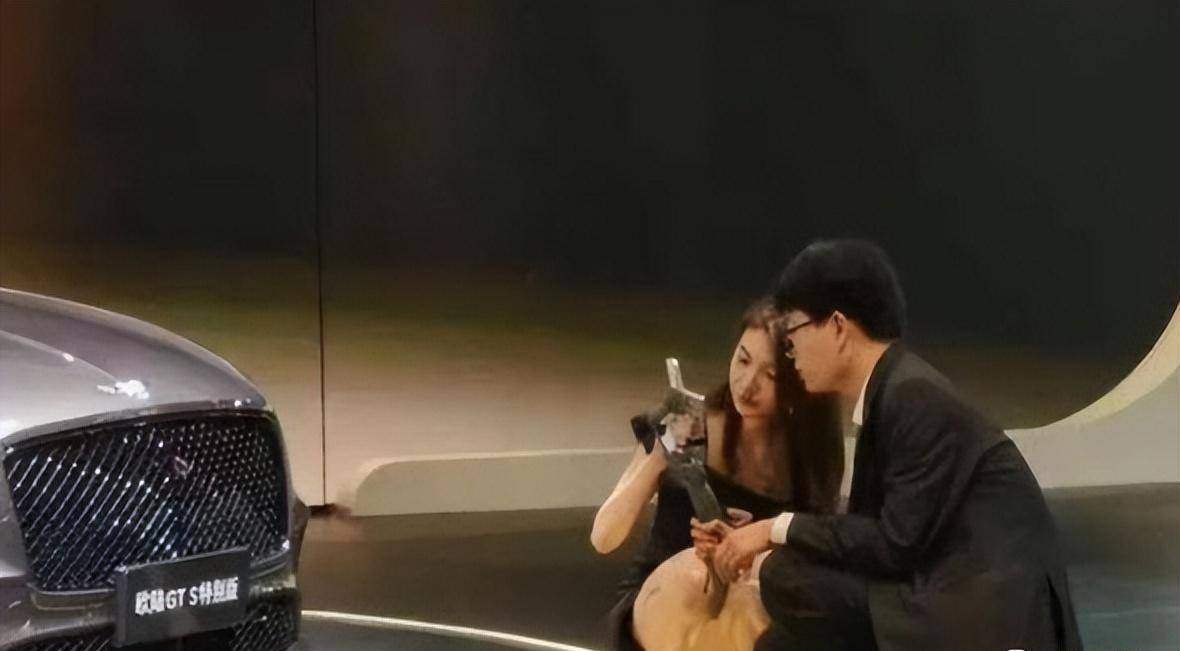 宾利可是高端豪华车,只要能进入其展厅作为销售的女孩子,要求都是非常