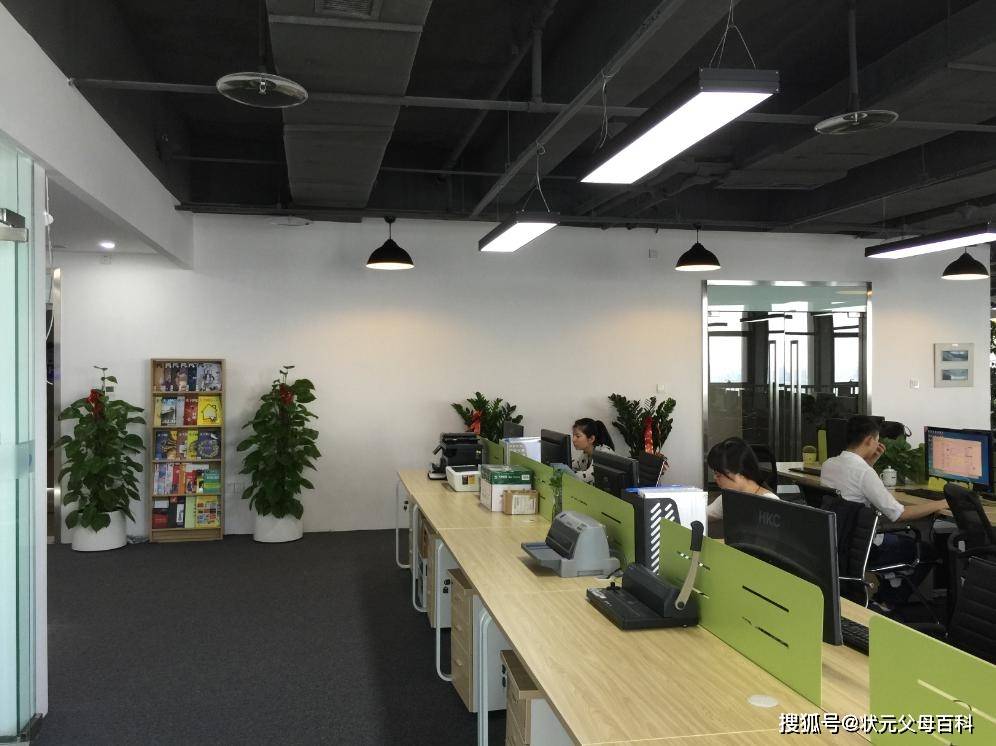 13岁学生已是公司老板，网友纷纷留言想加入公司，校方回应来了（13岁出去打工犯法吗）