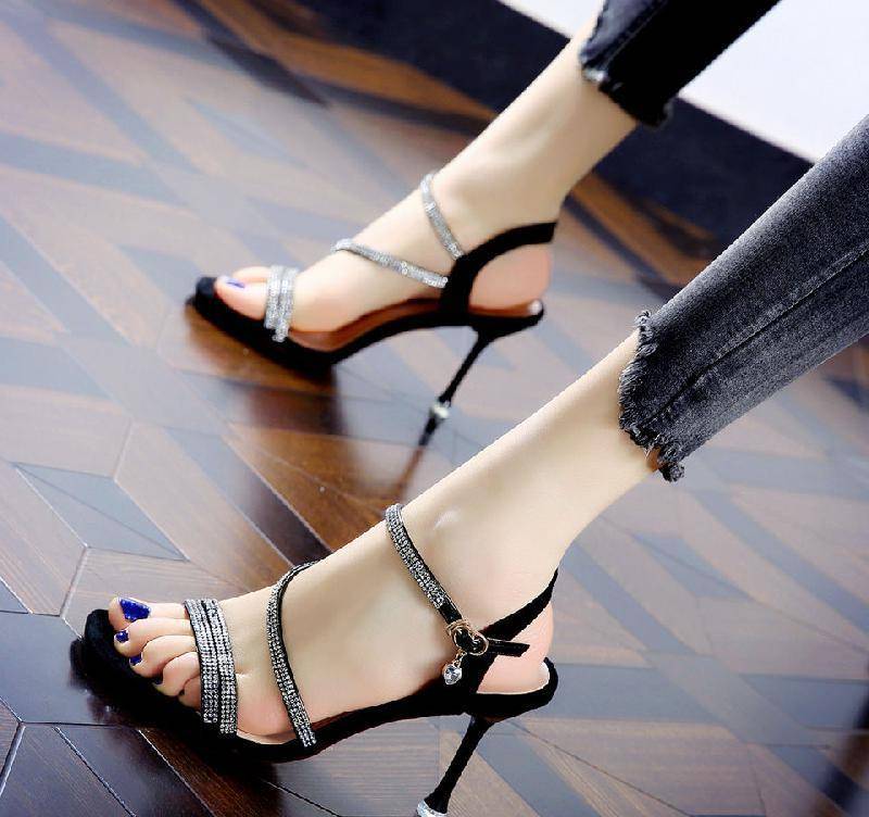 女神嫌弃但直男却喜欢女神穿的鞋子_女生_高跟鞋_脚型