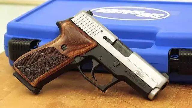 无论军用警用都备受欢迎的经典 sig-p220手枪_套筒_mm_枪管