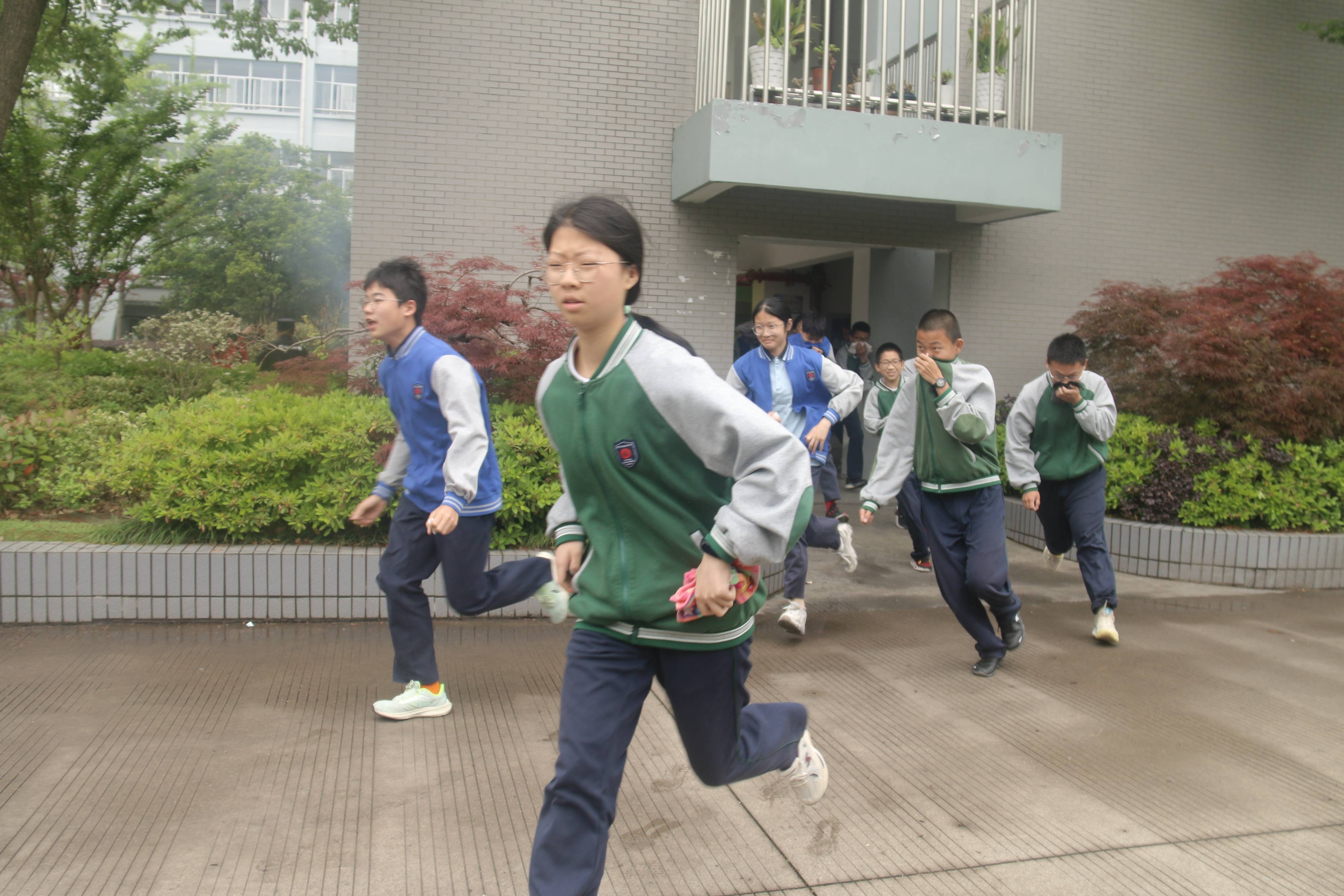 海寧市硤石中學聯合開展