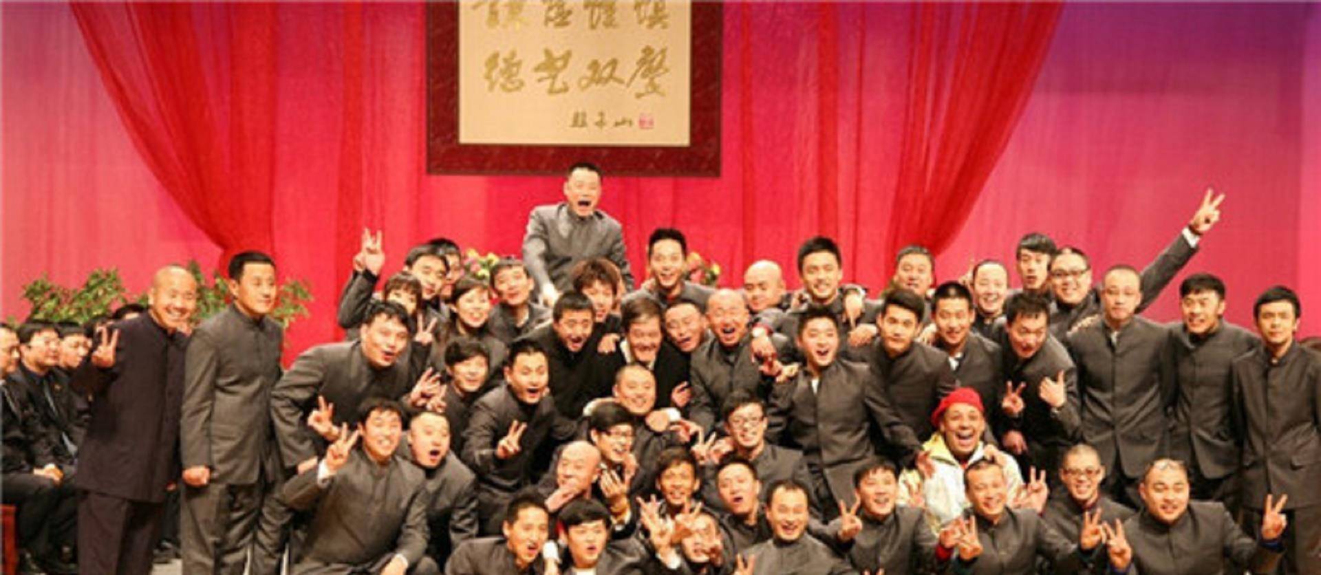 "掌掴"冯小刚,黄圣依跪下求收徒,赵本山背后势力有多强?