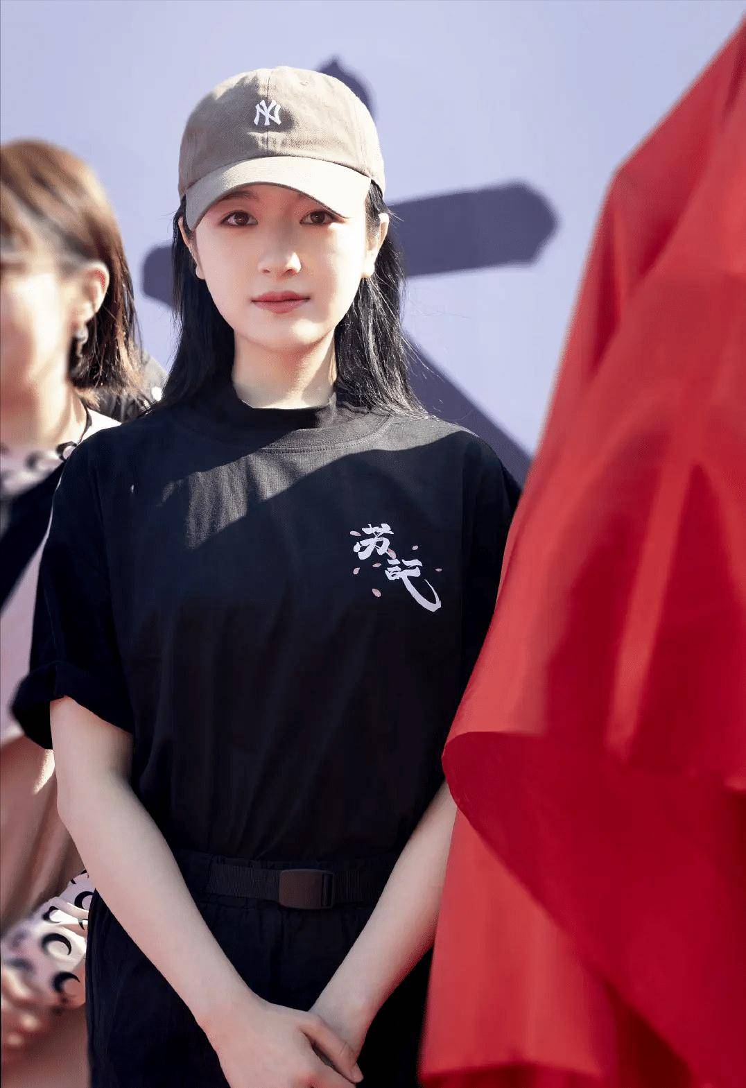 赵露思李兰迪撞型了?同为95花,资源差得有点大_出圈_搭档_成本