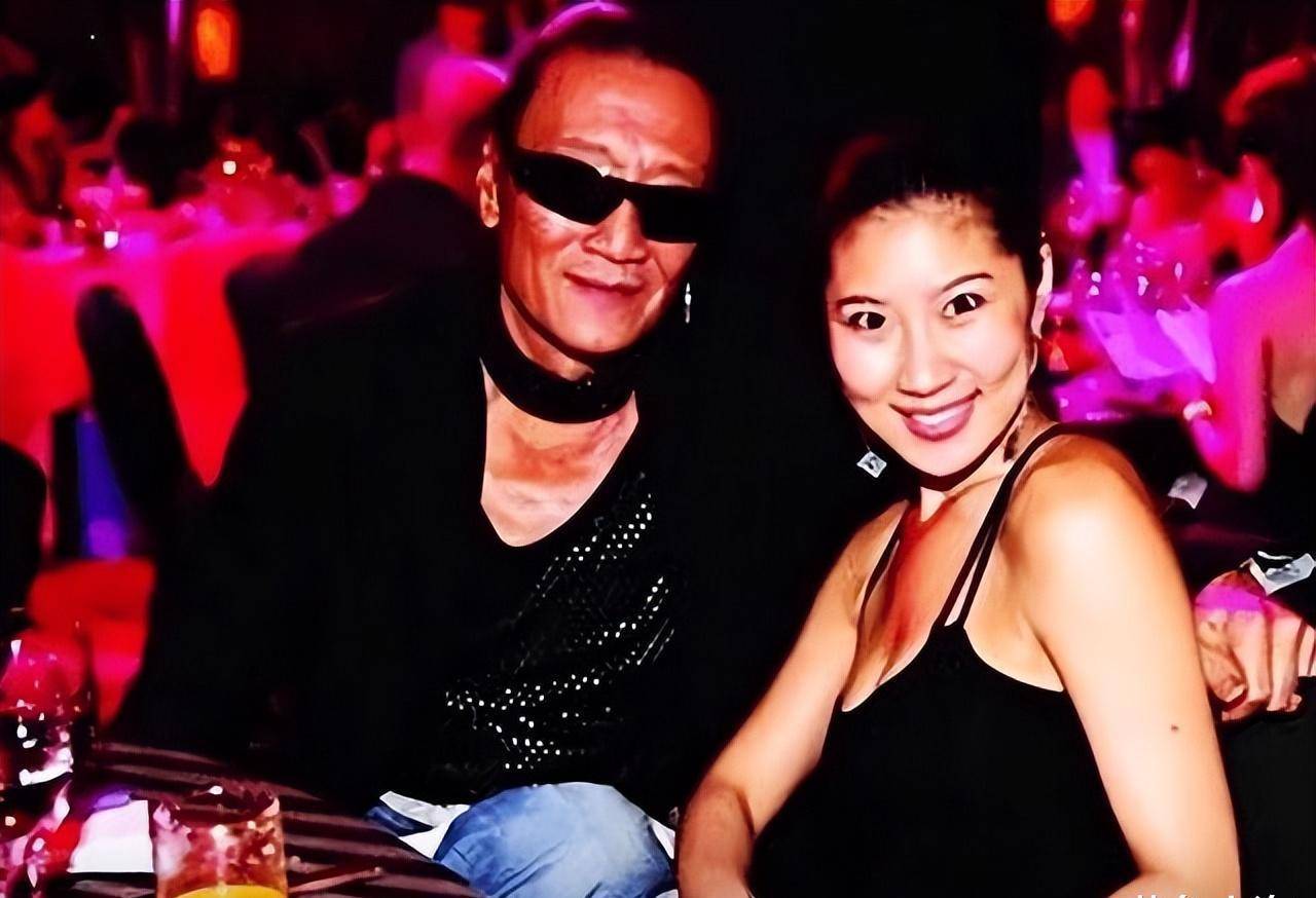 委身老男人谢贤12年,用青春换走2000万的coco,现在过得怎么样了_coco