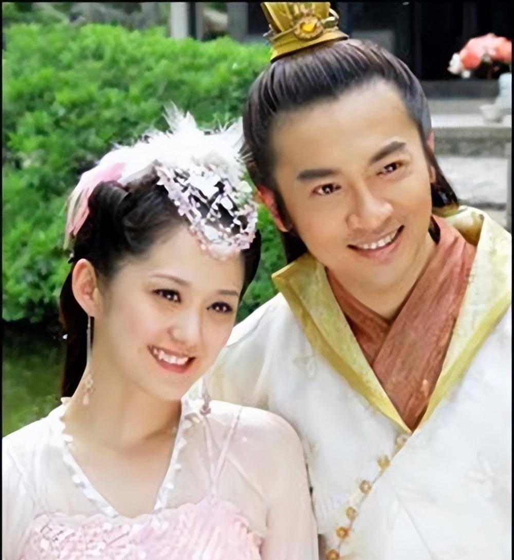 《倚天屠龙记》19年,小昭,殷素素息影多年,赵敏成三个孩子妈妈_苏有朋