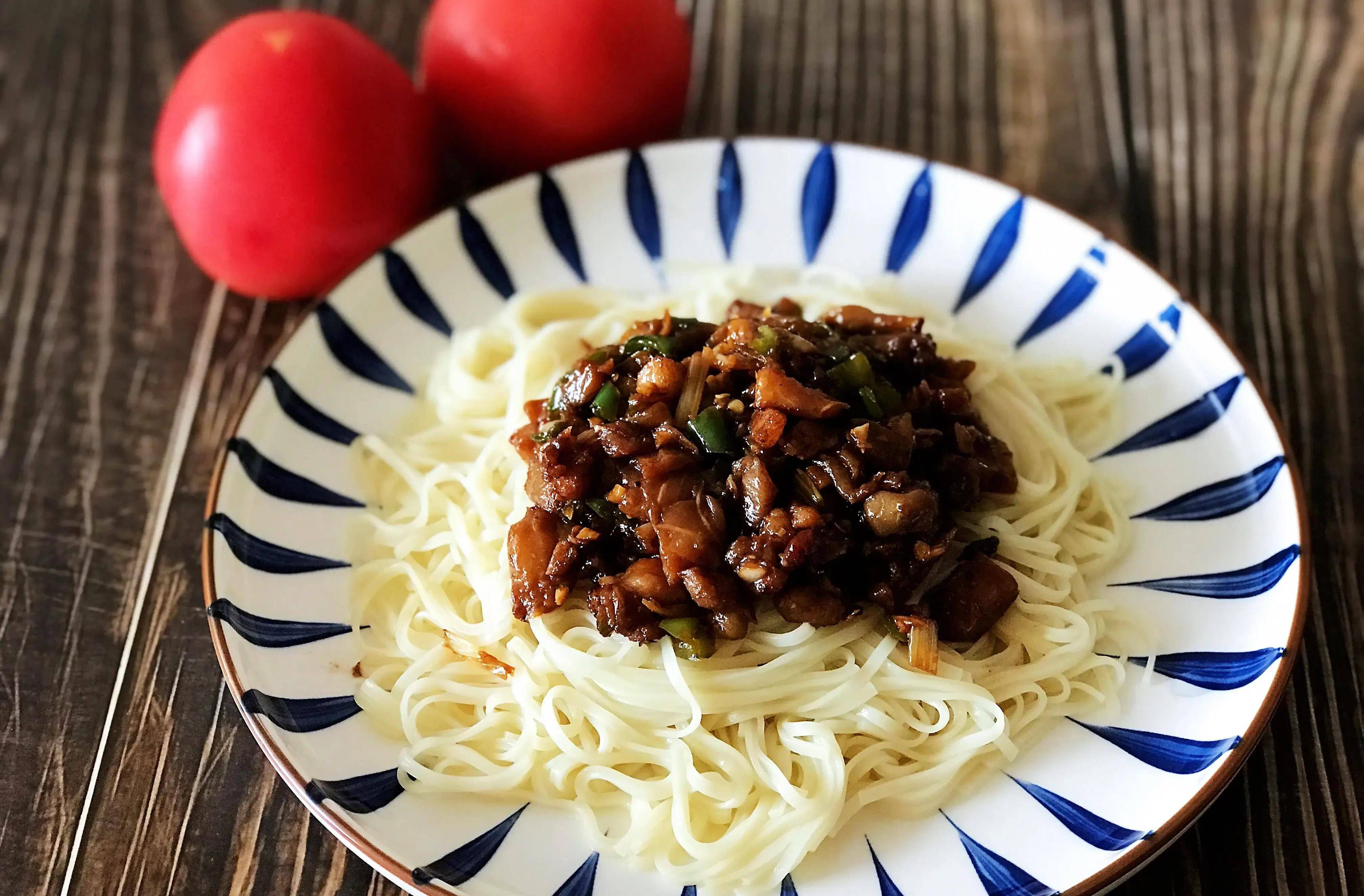 茄子豆角打卤面图片