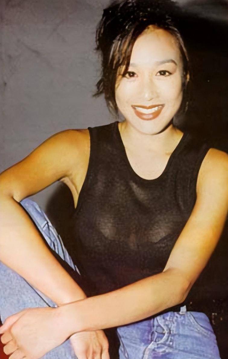 "三级艳星"钟丽缇:出演风月片曾红遍亚洲,今52岁疯狂拼四胎_合作_电影