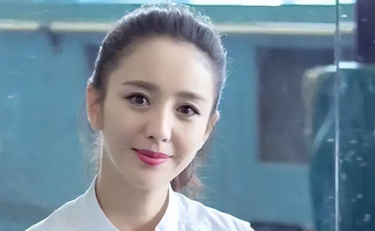 “梨涡笑靥”出美人,这12位女星,浅浅一笑迷众生_气质_许晴_时尚