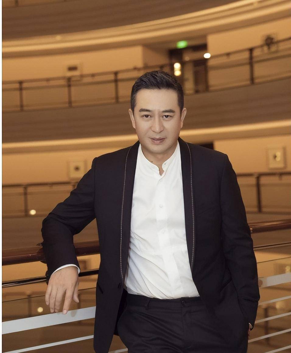 20年后,再看张嘉译的婚姻,才知道当初他和杜珺分手为何如此坚决_小