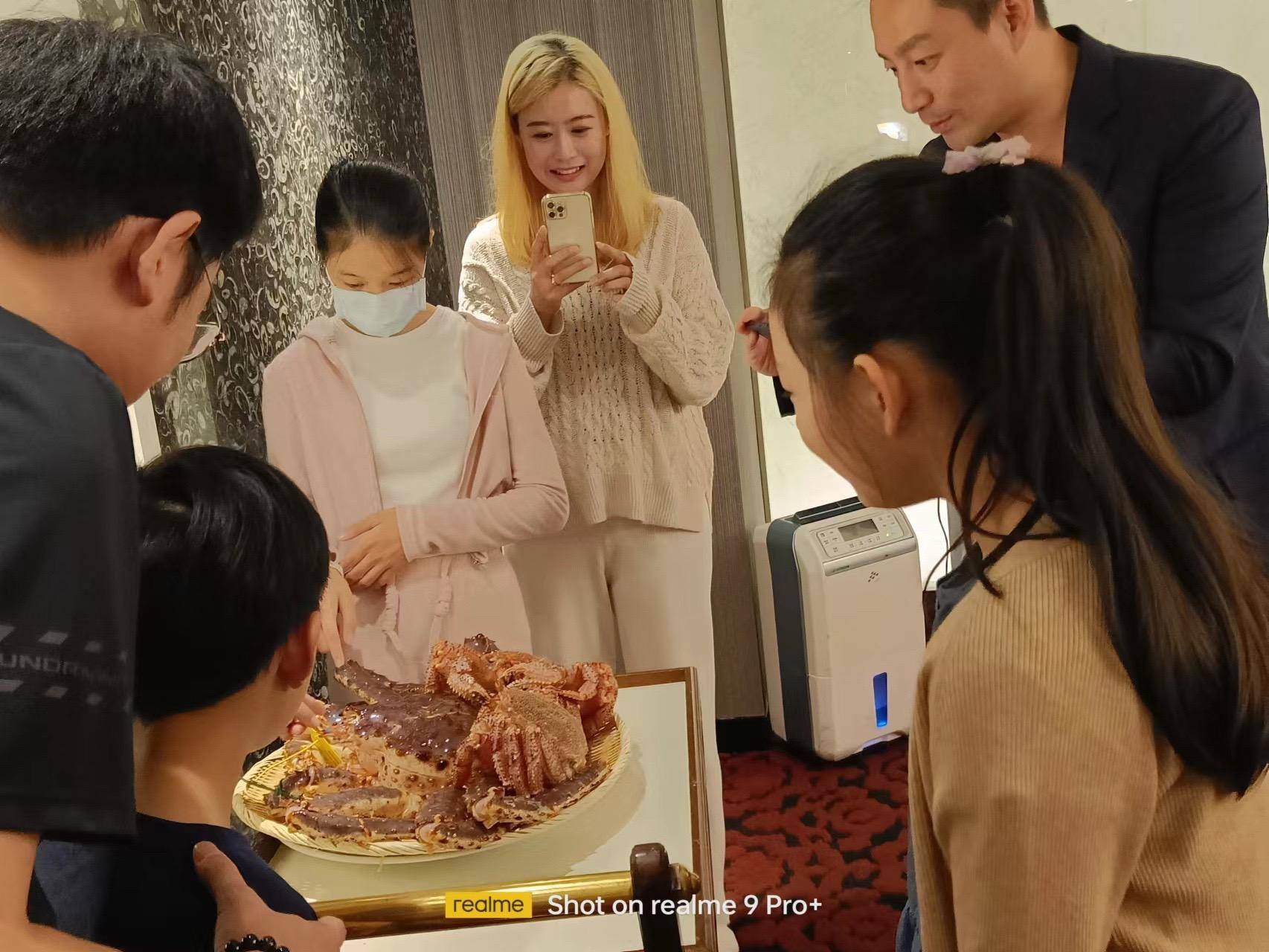 汪小菲返台为儿子庆生,大方公开儿女正脸,玥儿和弟弟一脸不开心_好孩子_小玥_汪希