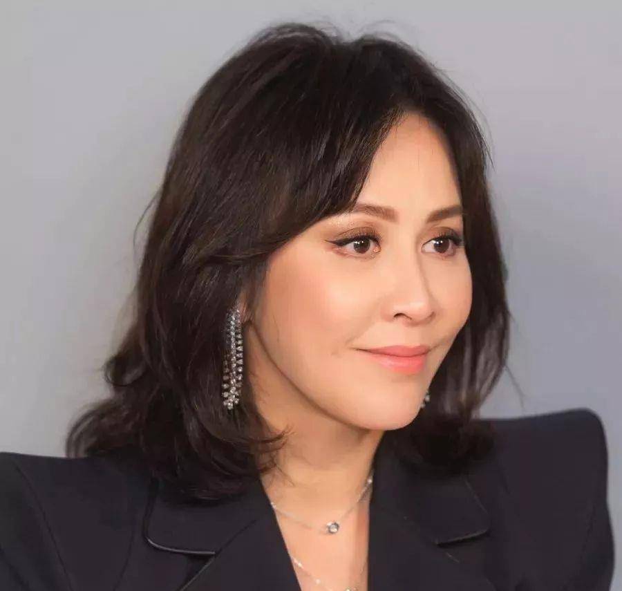 刘嘉玲越老越美,挑战赫本风造型,有哪个人不爱_香港_年代_漂亮