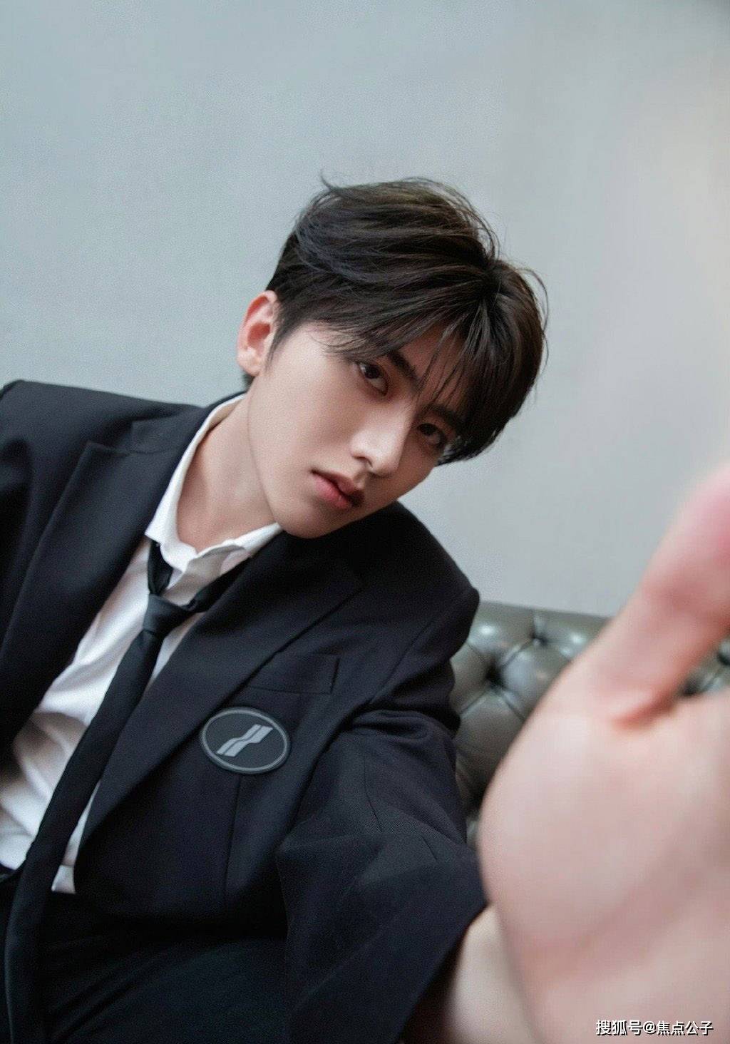 蔡徐坤出席品牌活动总裁当站哥,期待演唱会本周官宣_发布会_城市_时间