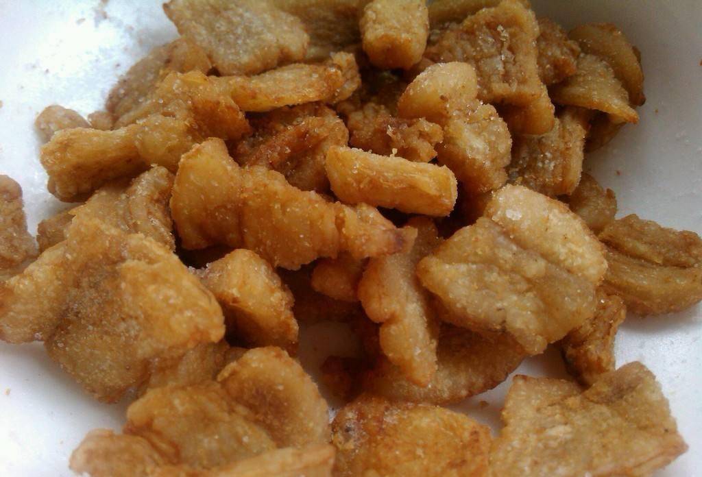肥肉熬成油渣来吃是不是就不容易长胖了？以下误区不可信！(肥肉油渣怎么做好吃窍门)