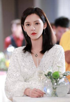 盘点娱乐圈的猫系女星,慵懒与时尚感并存,也太撩人了吧_金智妮_张予曦