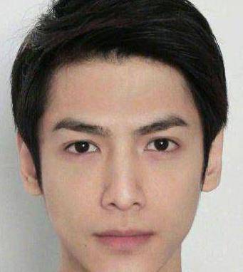 罗云熙十年前素颜照曝光,浓眉大眼帅气依旧,网友感慨:变化真大_什么