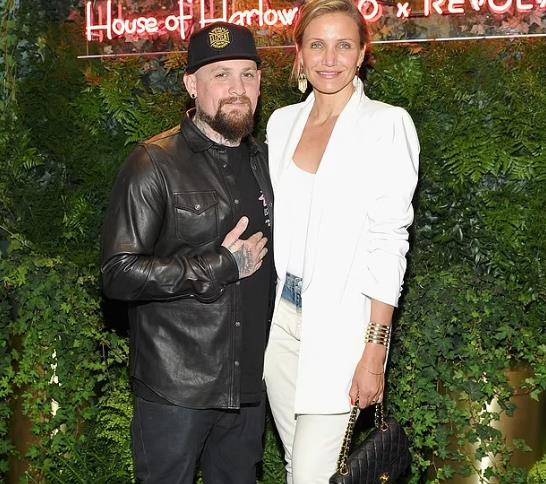 42岁梅根心情大好,跟好莱坞好友聚餐,哈里鞍前马后当小跟班_苏塞克斯